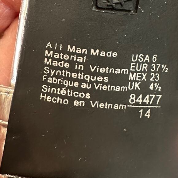 FIONi nights silver faux leather strapy sandal. Size 6 - Picture 9 of 9